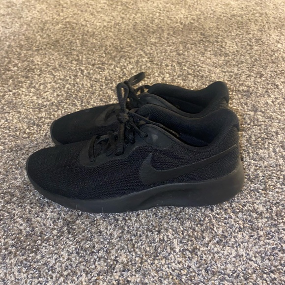 Nike kids running shoes - Picture 4 of 7